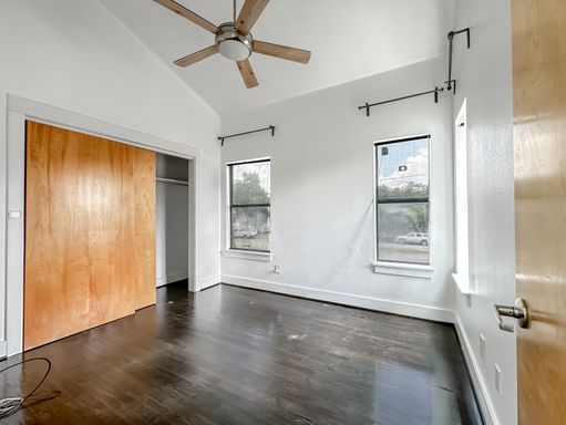 417 S Beacon St, Dallas, TX 75223-1603