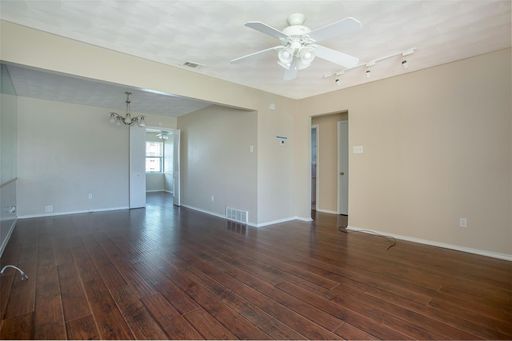 7010 Kingsbury Dr, Dallas, TX 75231-7202