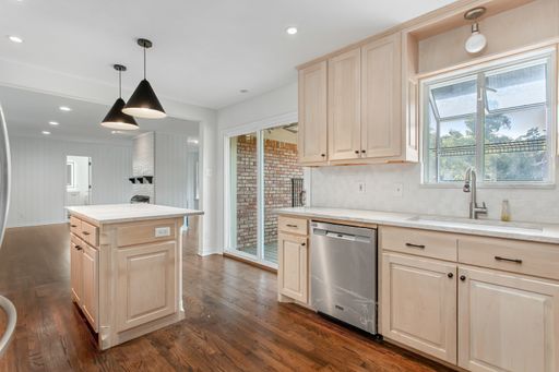 6737 Lakefair Circle, Dallas, TX 75214-2737