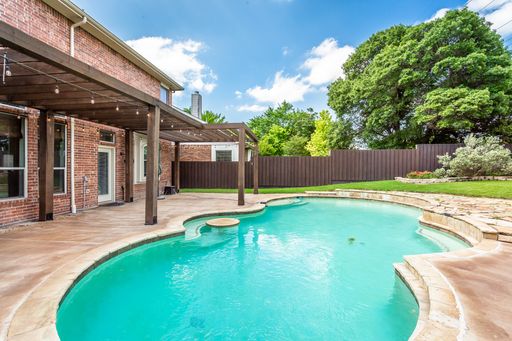 4738 Coyote Trl, Dallas, TX 75227-2821