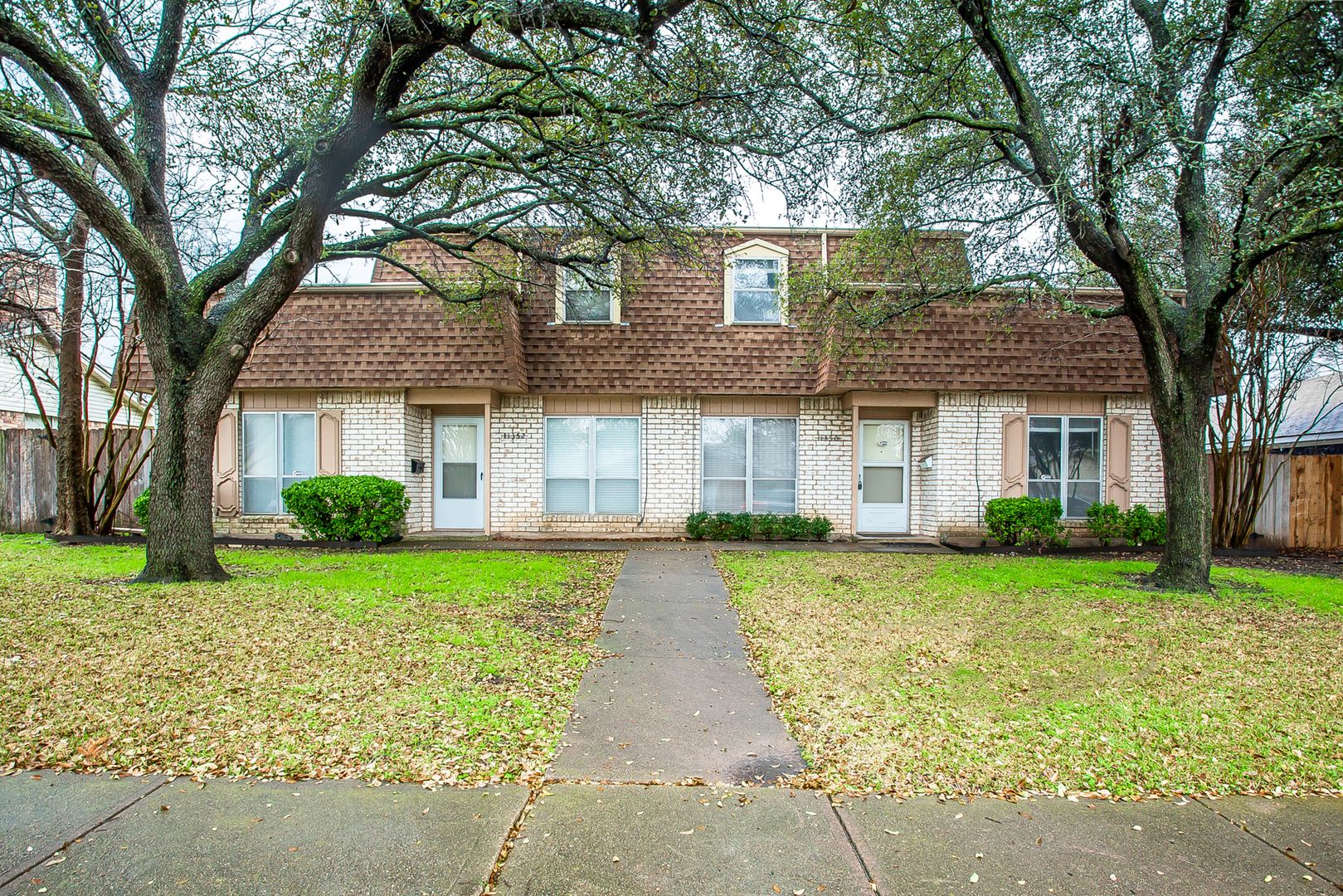 Dallas Apartment: 11350/52 Quail Run St