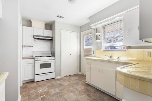 6520 Saint Moritz Ave, Dallas, TX 75214-2428