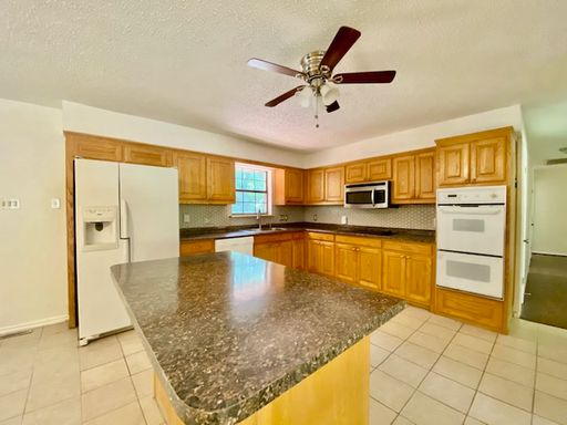 2125 Forest Oaks Dr, Dallas, TX 75228-5309