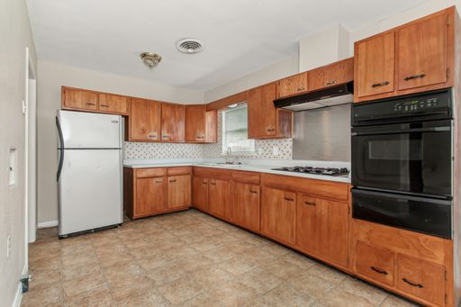 10943 Desdemona Dr, Dallas, TX 75228-2532