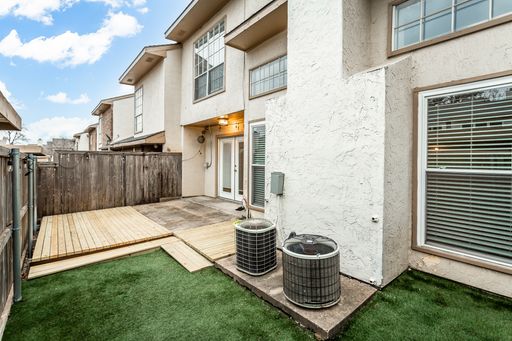 13109 Burninglog Ln, Dallas, TX 75243-2127