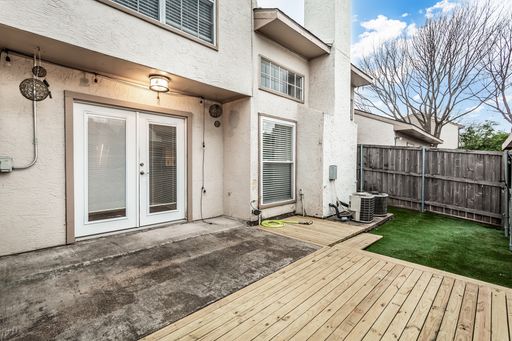 13109 Burninglog Ln, Dallas, TX 75243-2127