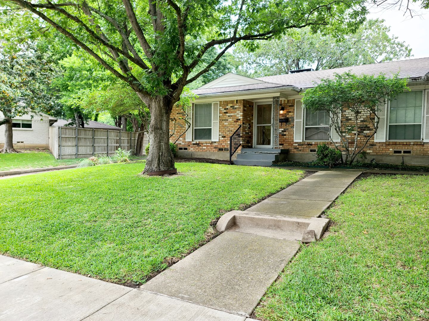 Dallas House: 7409 Brentcove Cir