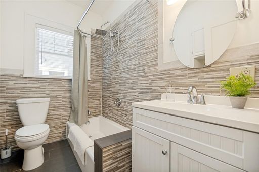 6106 Worth St., Dallas, TX 75214-4460