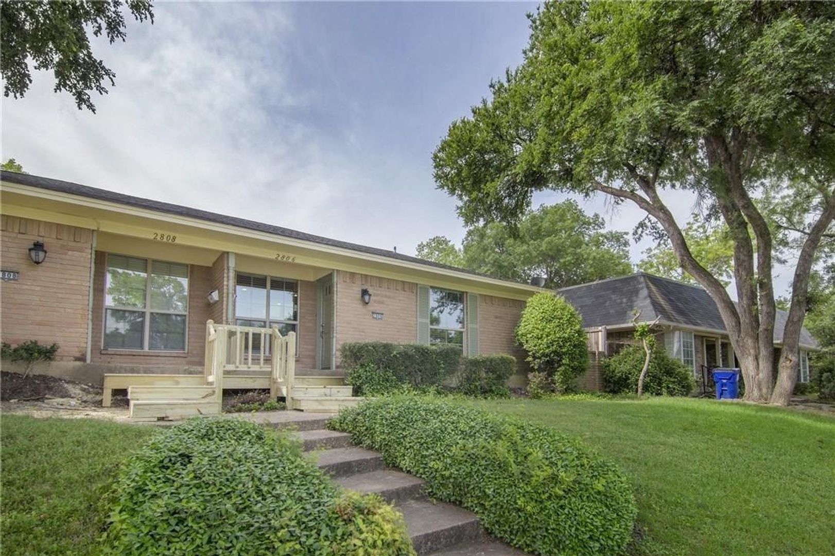 Farmers Branch House: 2808 Golfing Green Dr