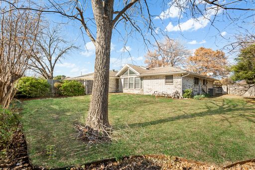 2732 Parkhaven Dr, Plano, TX 75075-1903