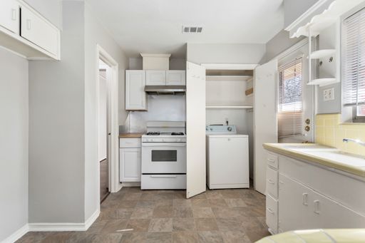 6520 Saint Moritz Ave, Dallas, TX 75214-2428