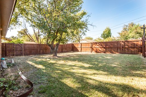 2121 Travis Dr, Carrollton, TX 75006-7650