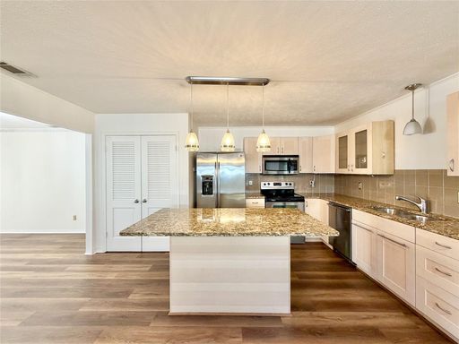 8405 Lullwater Dr, Dallas, TX 75218-1151