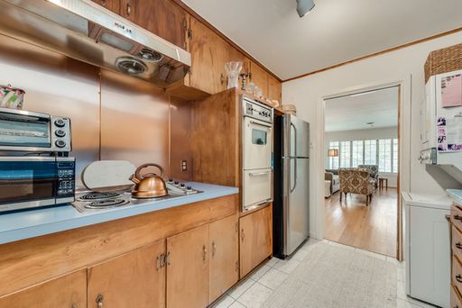 6523 E Mockingbird Ln, Dallas, TX 75214-2423