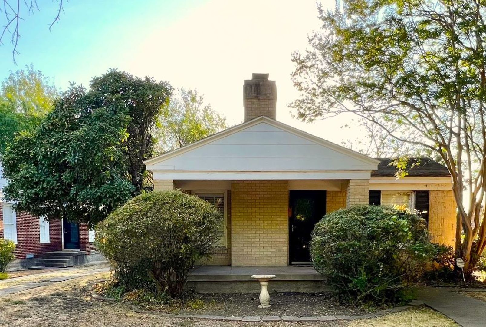 Dallas House: 1510 S Montreal Ave