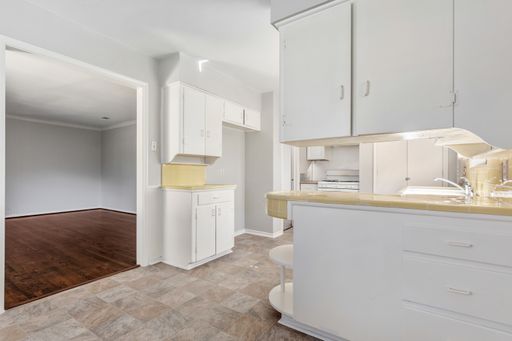 6520 Saint Moritz Ave, Dallas, TX 75214-2428