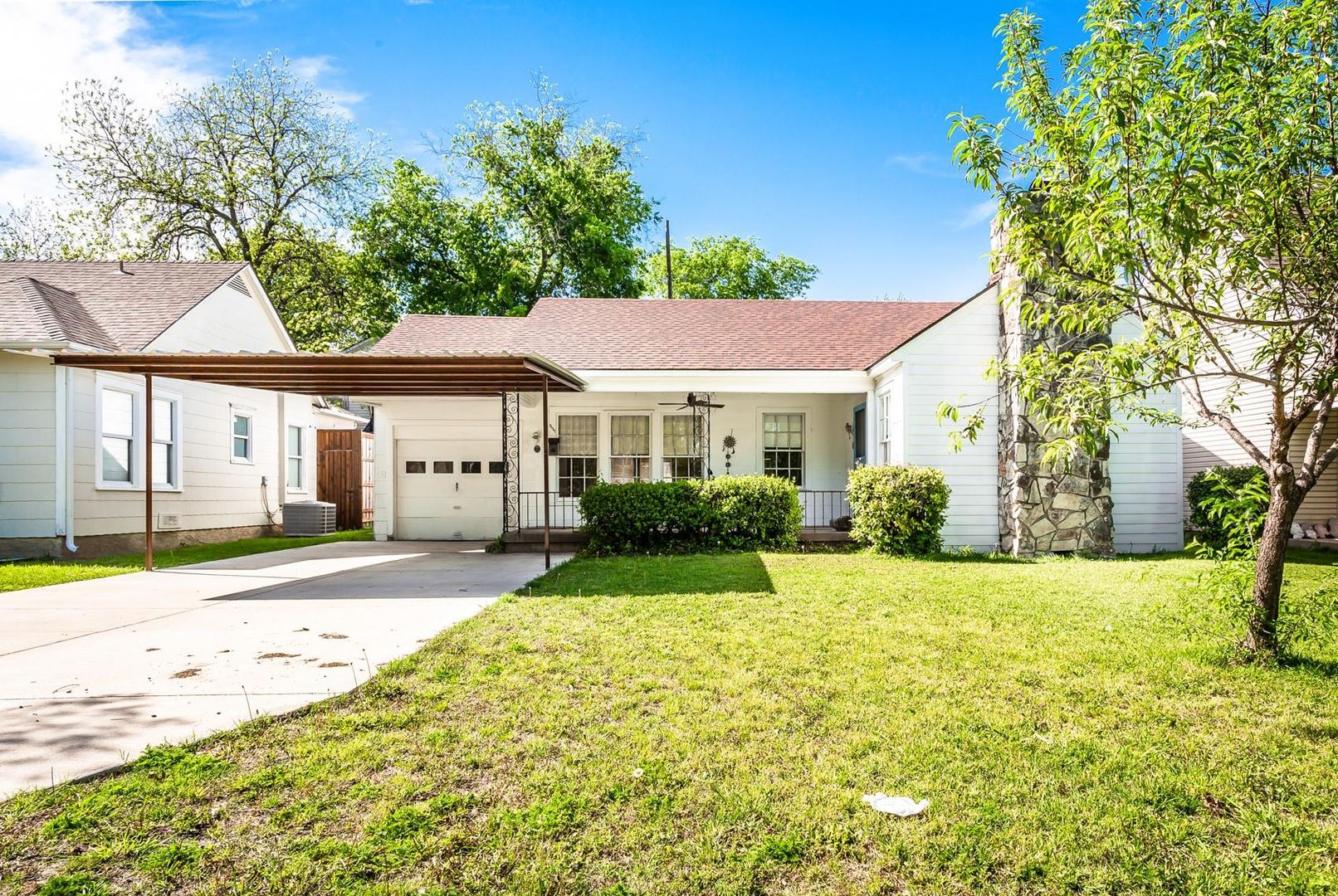 Dallas House: 9025 San Fernando Way