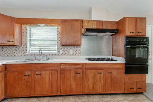 10943 Desdemona Dr, Dallas, TX 75228-2532
