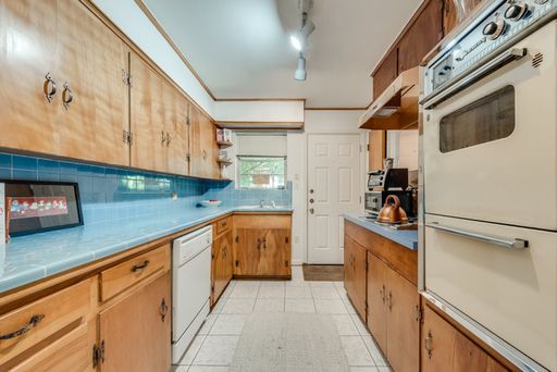 6523 E Mockingbird Ln, Dallas, TX 75214-2423