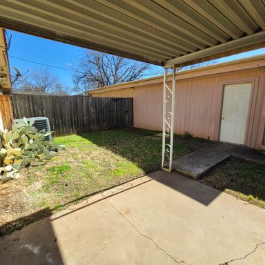 11352 Quail Run St, Dallas, TX 75238-3848