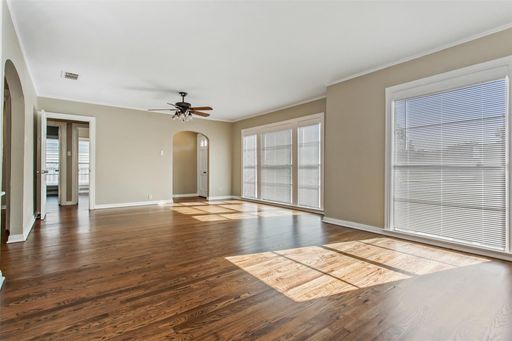 5829 E Mockingbird Ln, Dallas, TX 75206-5423