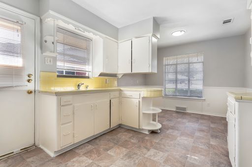 6520 Saint Moritz Ave, Dallas, TX 75214-2428