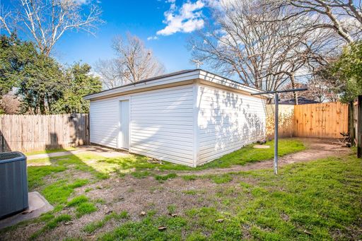 7010 Kingsbury Dr, Dallas, TX 75231-7202