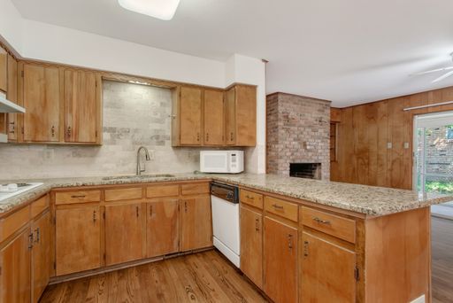 7505 Brentcove Cir, Dallas, TX 75214-1808