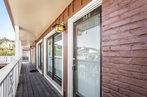 5904 Sandhurst Ln Apt 246, Dallas, TX 75206-4753
