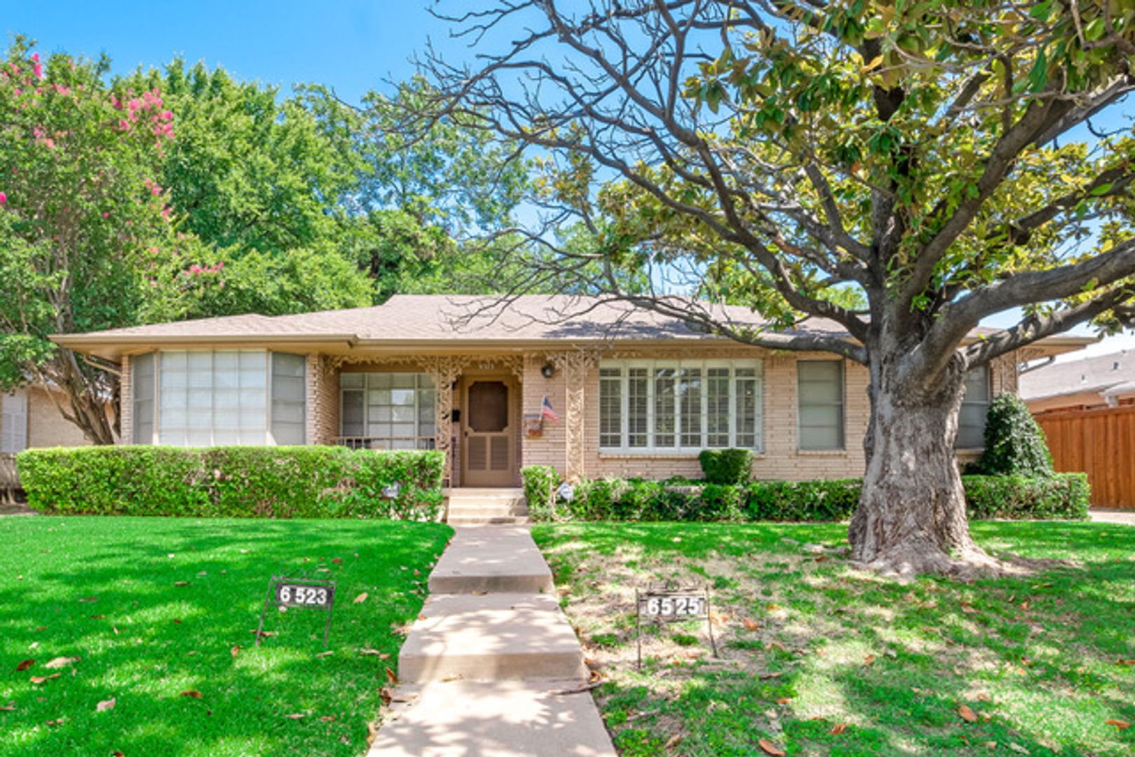 Dallas House: 6523 E Mockingbird Ln