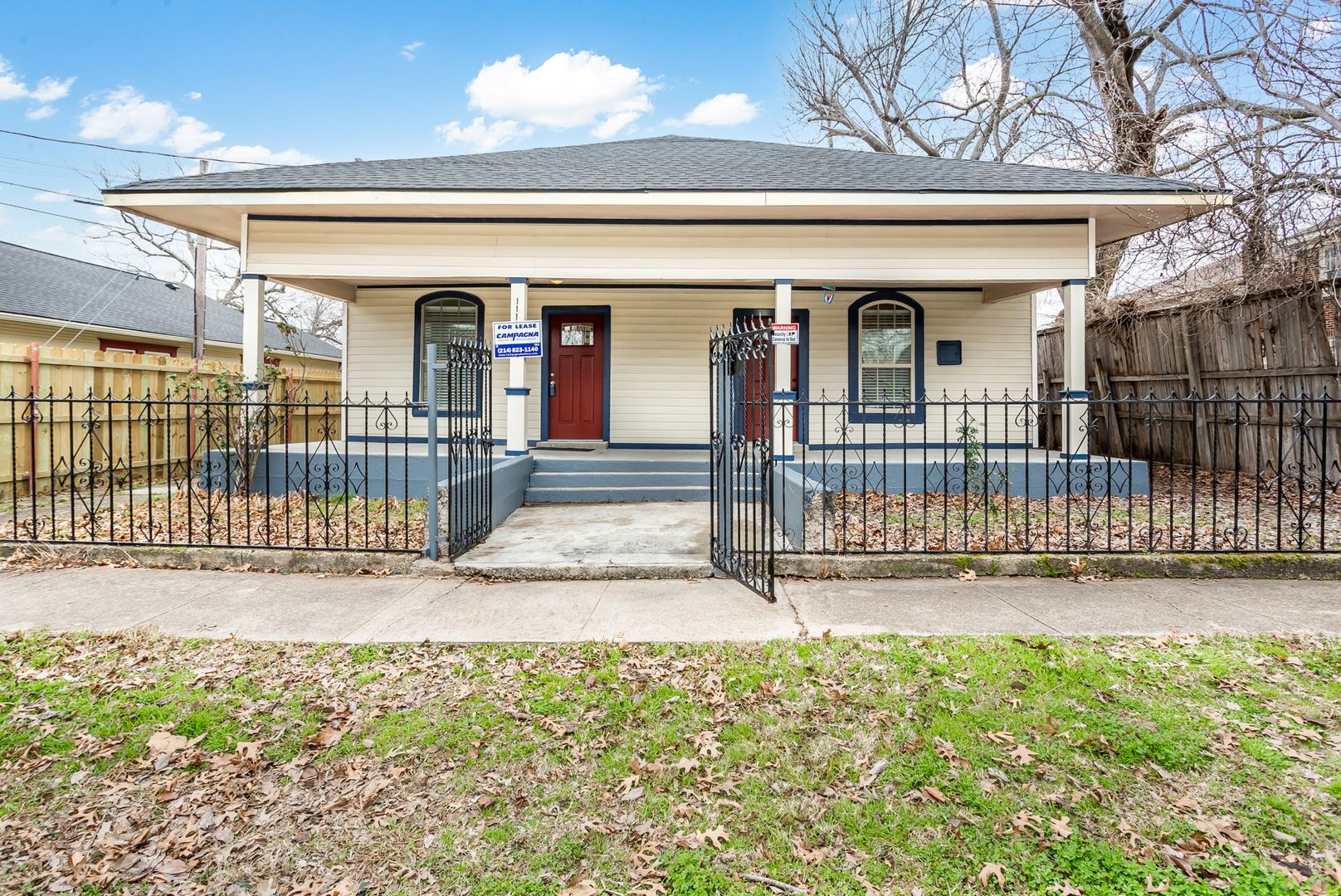 Dallas House: 111 1/2 S Henderson Ave