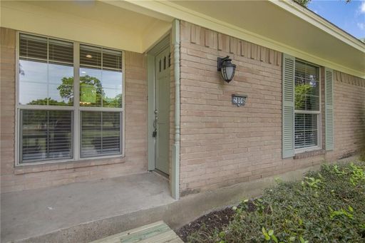 2808 Golfing Green Dr, Farmers Branch, TX 75234-4903