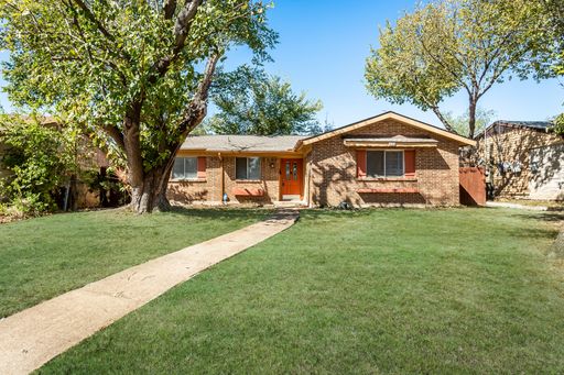 2121 Travis Dr, Carrollton, TX 75006-7650