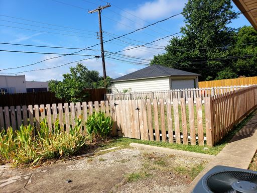 11038 Wyatt St, Dallas, TX 75218-2544