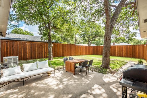 8430 Bocowood Dr, Dallas, TX 75228-5921