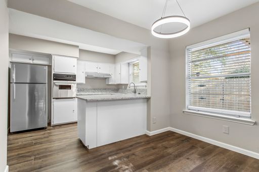 7551 Brentcove Cir, Dallas, TX 75214-1808