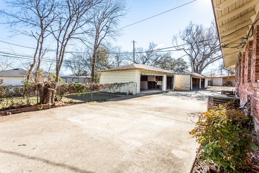 6520 Saint Moritz Ave, Dallas, TX 75214-2428
