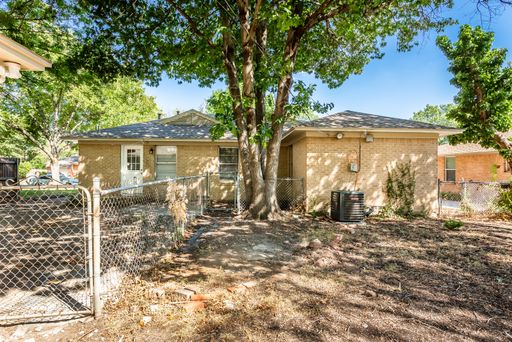 511 Classen Dr, Dallas, TX 75218-1727