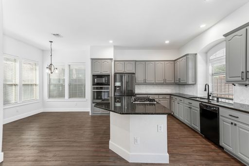 4738 Coyote Trl, Dallas, TX 75227-2821