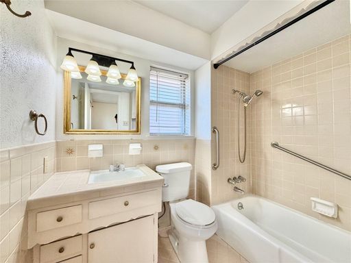 8405 Lullwater Dr, Dallas, TX 75218-1151