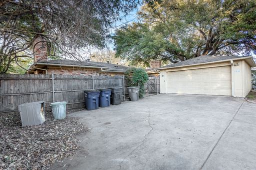 7551 Brentcove Cir, Dallas, TX 75214-1808