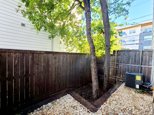 1901 N Fitzhugh Ave, #2, Dallas, TX 75204-4666