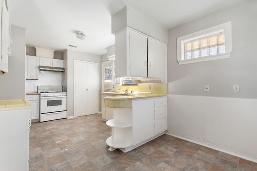 6520 Saint Moritz Ave, Dallas, TX 75214-2428