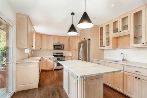 6737 Lakefair Circle, Dallas, TX 75214-2737