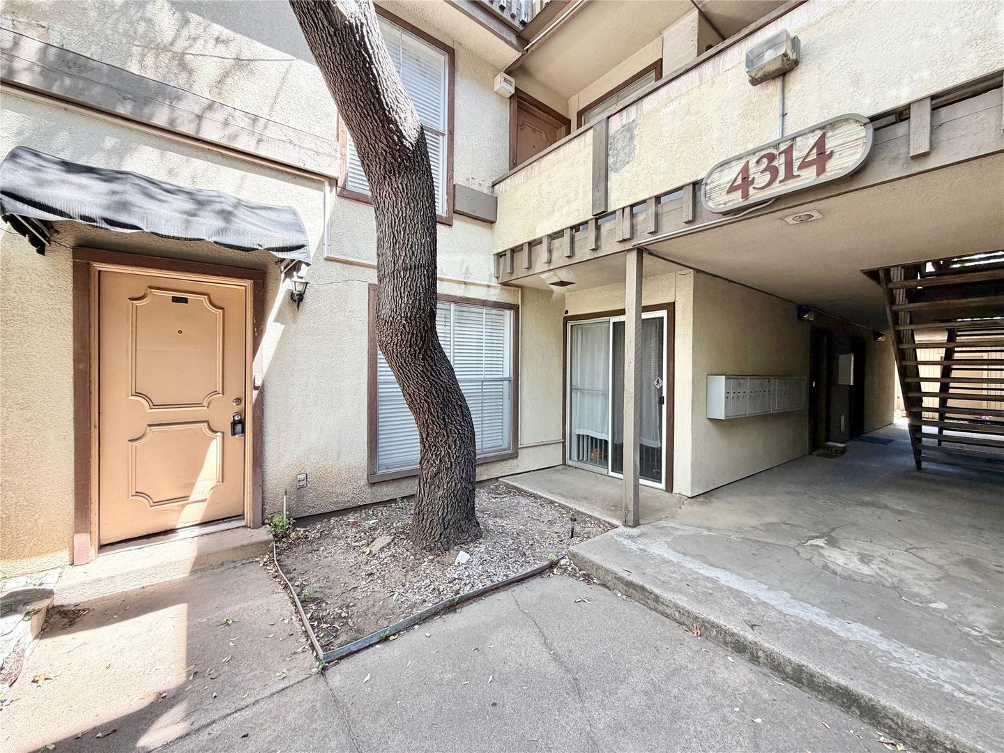 Dallas House: 4314 Travis St., Unit #102