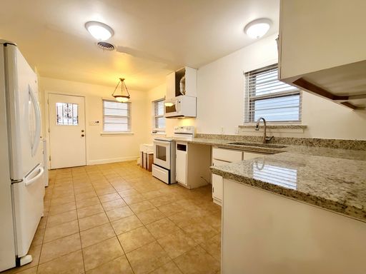 1830 Viewcrest Dr, Dallas, TX 75228-4216