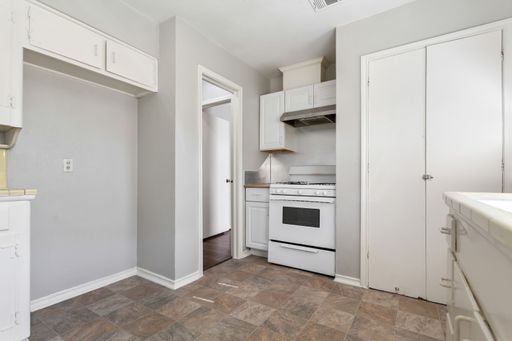 6520 Saint Moritz Ave, Dallas, TX 75214-2428