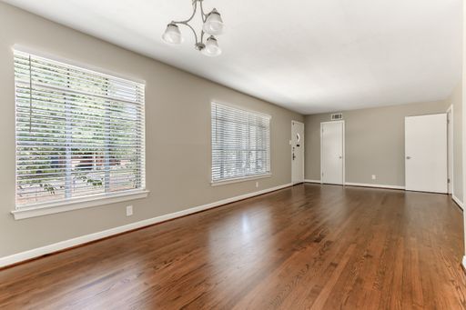 511 Classen Dr, Dallas, TX 75218-1727