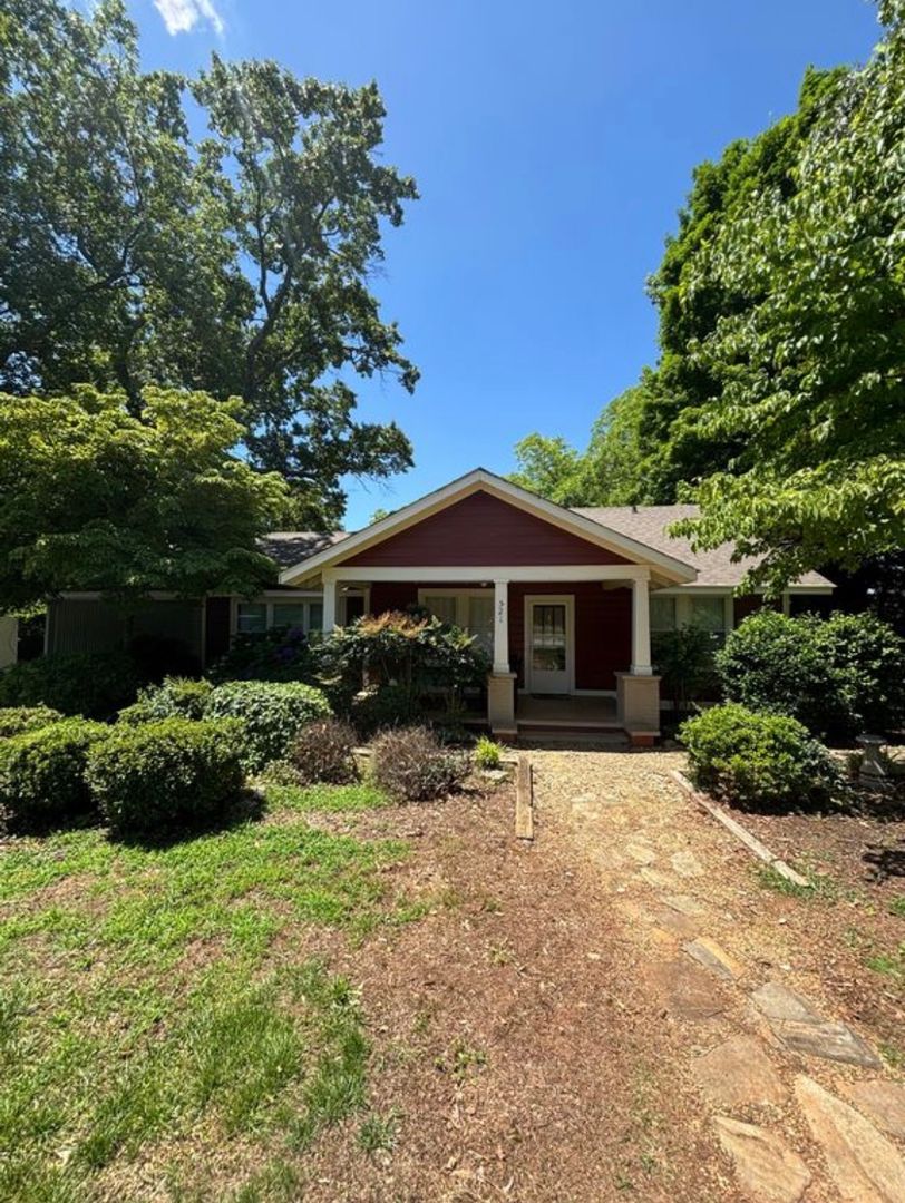 Landrum House: 521 N. Howard Avenue