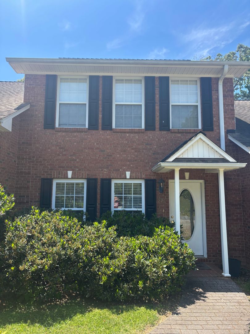 Landrum Townhome: 277 N. Oak Avenue